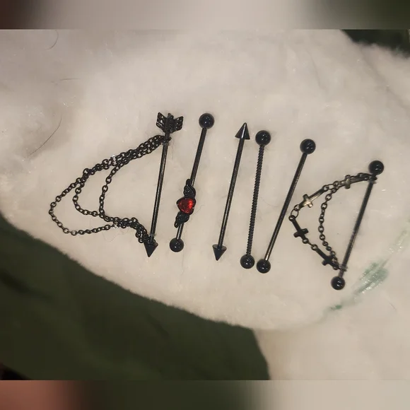 Black Arrow and Heart Industrial Goth Piercing Set - Picture 3 of 4
